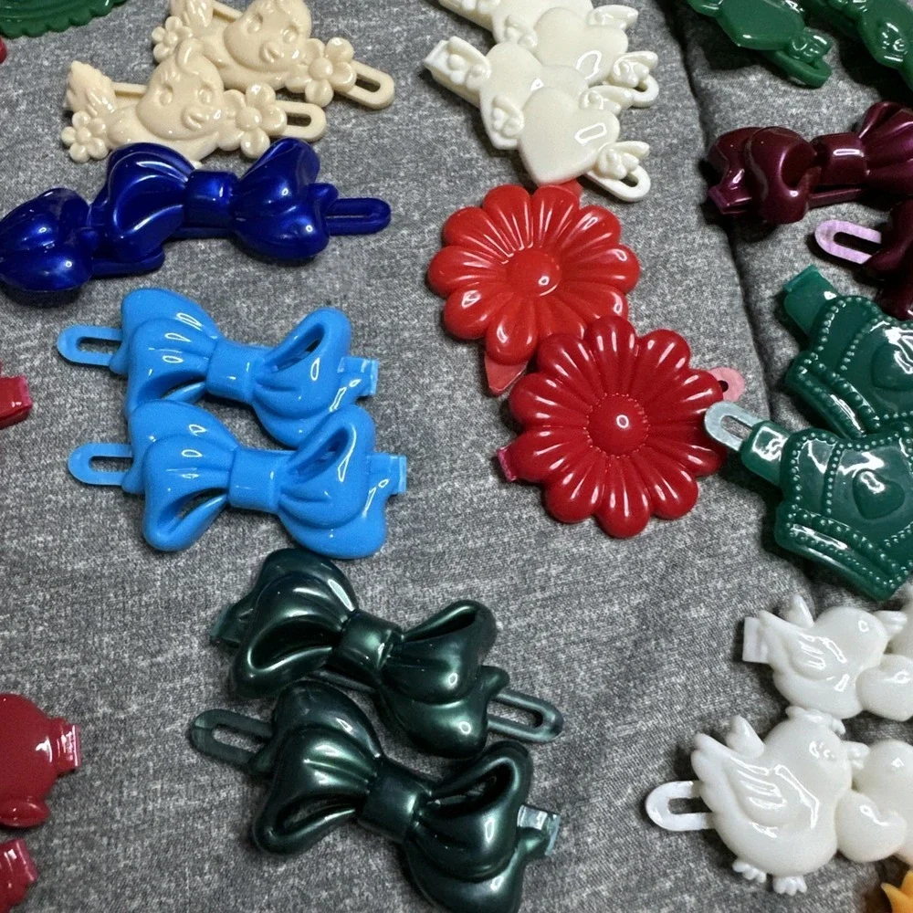 Lot Vintage Plastic Barrettes Hair Clips Hearts Flowers Bows Stars Animals